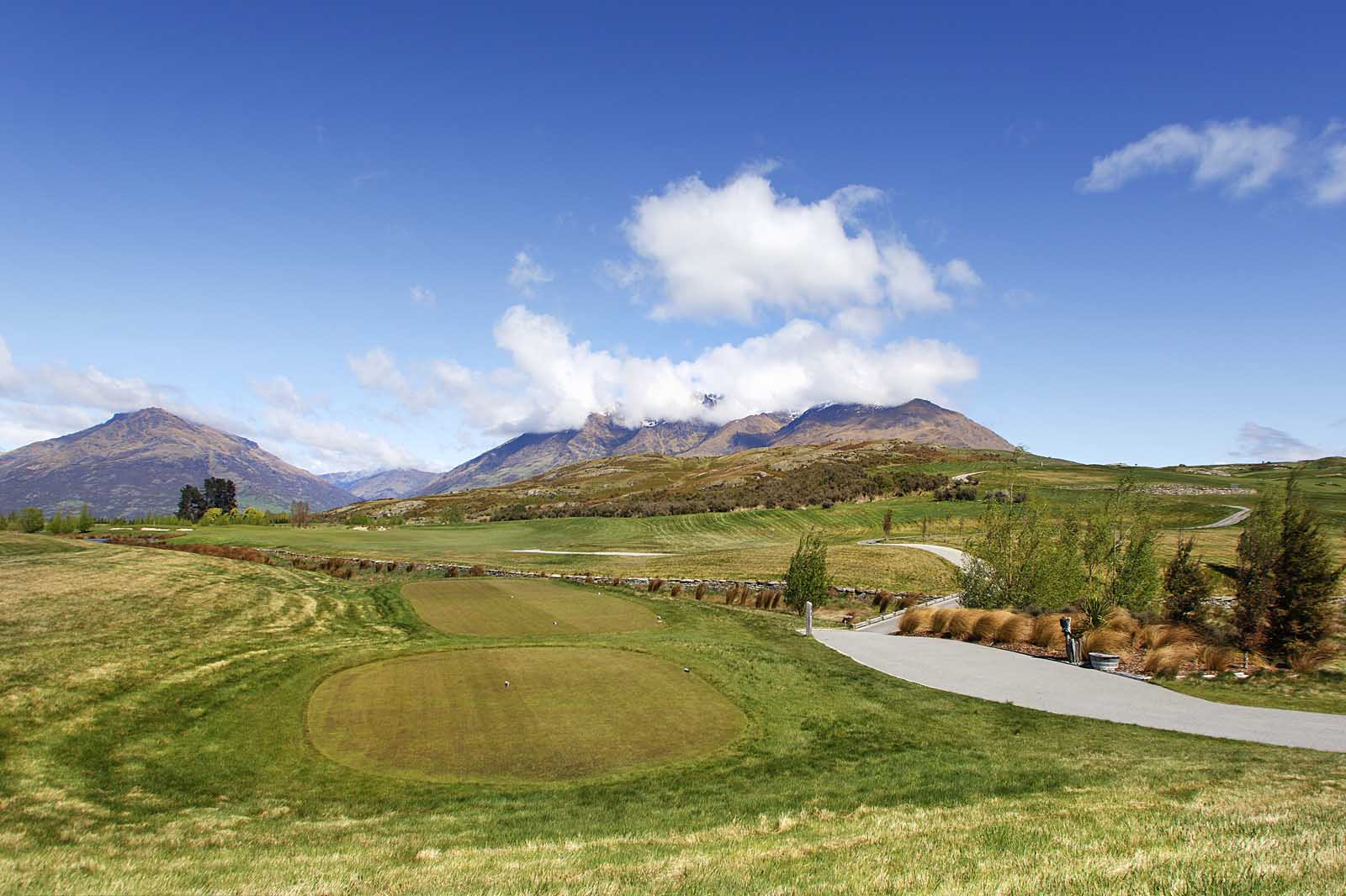 things to do in queenstown golf courses
