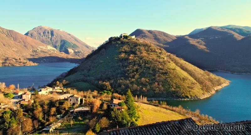 places to visit near rome | lago del Turano