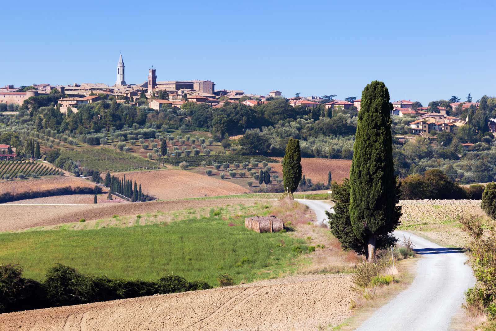 beautiful tuscan towns peinza