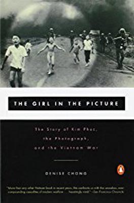 livres de voyage pour les voyageurs sur le vietnam la fille sur la photo