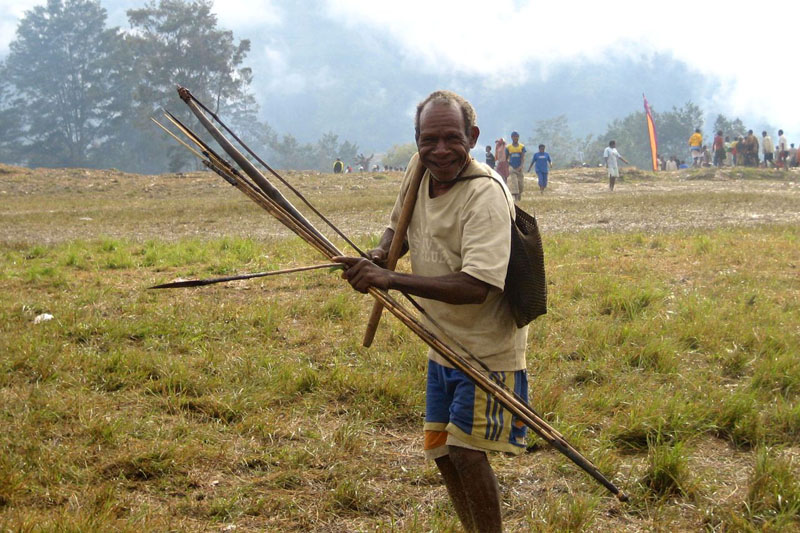 man papua indonesia tribes
