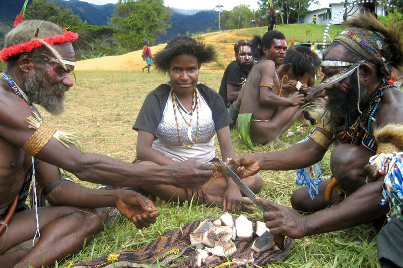 women papua indonesia tribes