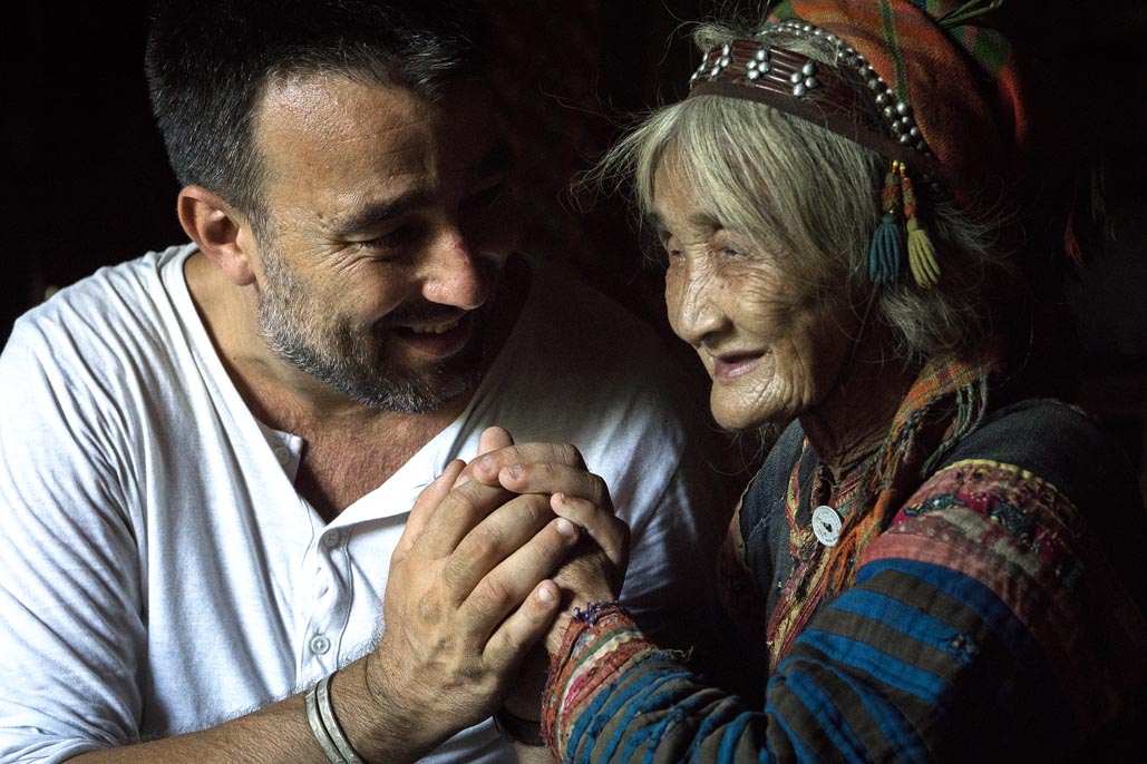 vietnam travel photographer with old woman