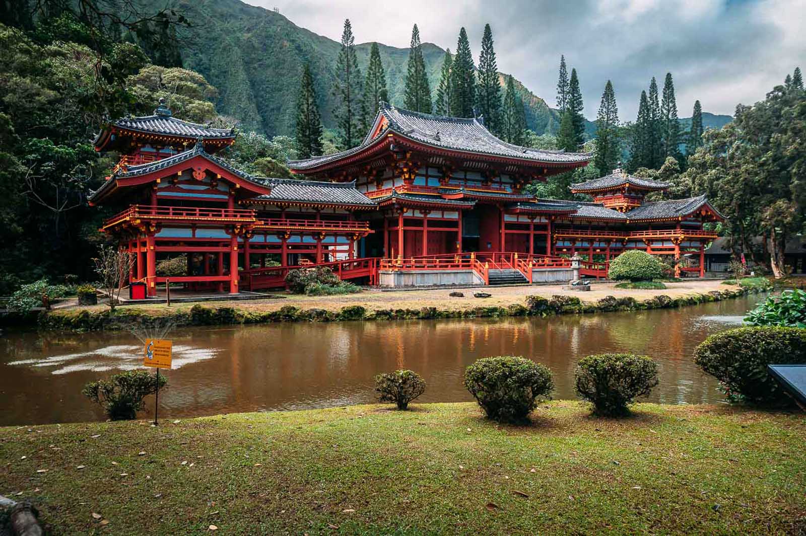 places to visit in oahu Byodo-In Temple