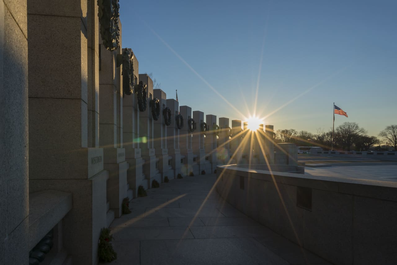 walking-tour-washington-dc-WWII-Memorial