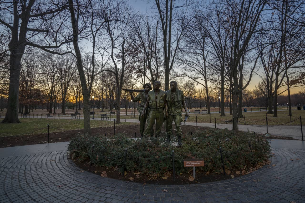 walking-tour-washington-dc-vietnam-war-memorial-2