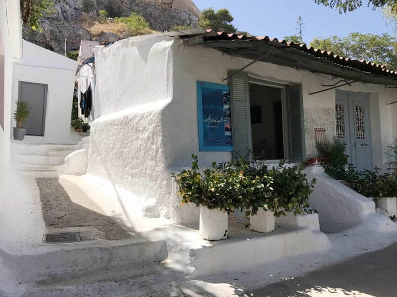 where-to-stay-in-athens-Anafiotika