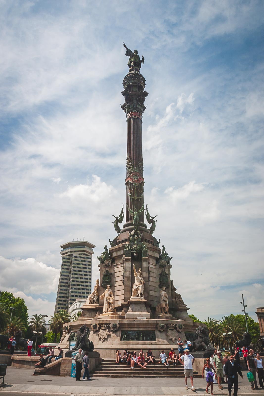 where to stay in barcelona columbus monument