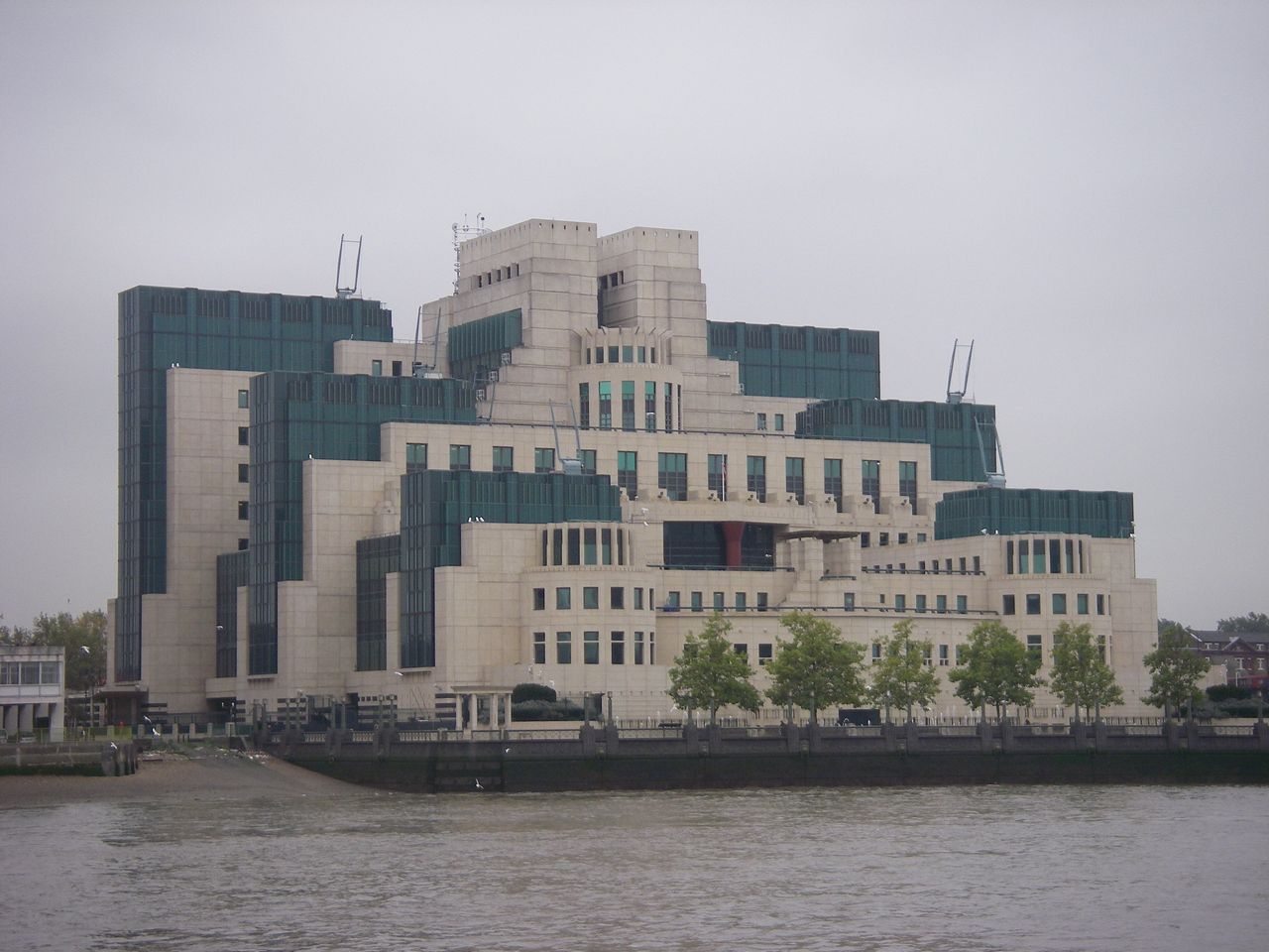 Where to stay in London MI5 building as seen from Victoria