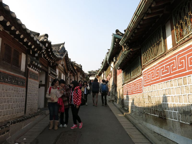 neighborhoods to visit in seoul