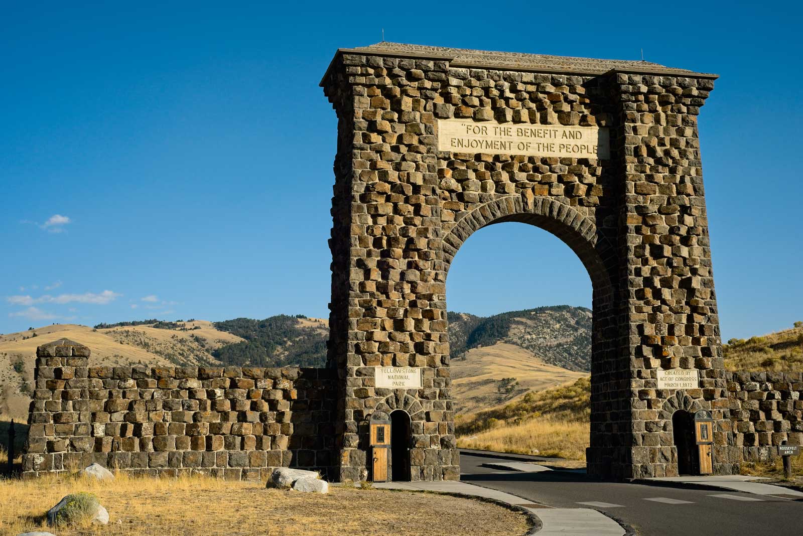 where to stay gardiner wyoming gate entrance