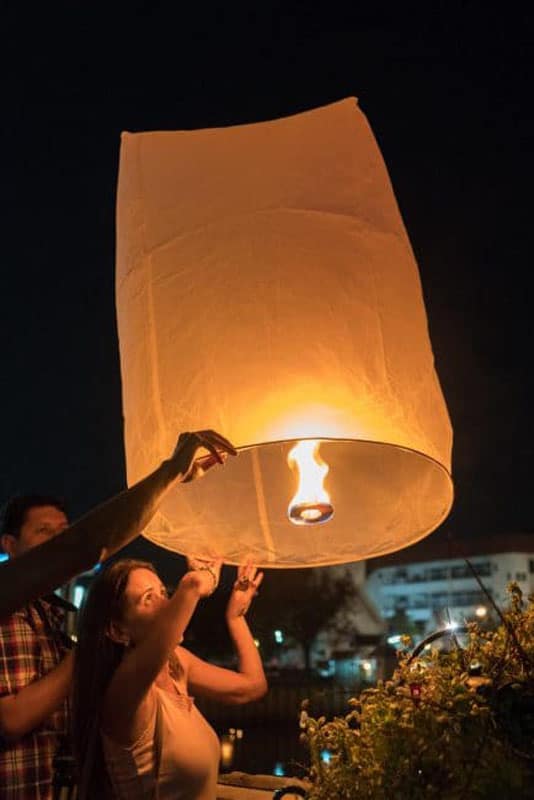 yee peng festival lantern release chiang mai