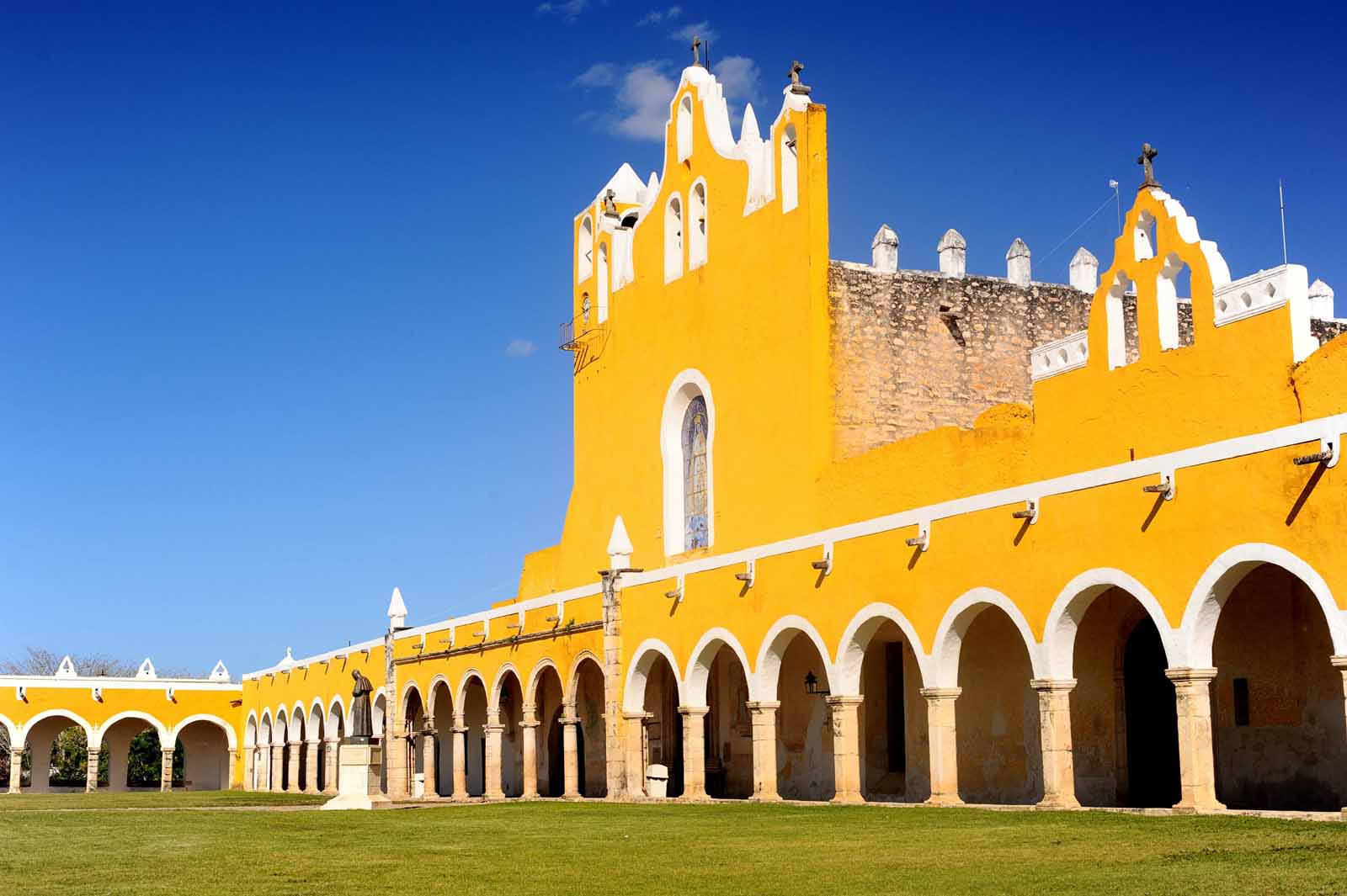 yucatan mexico izamal yellow city